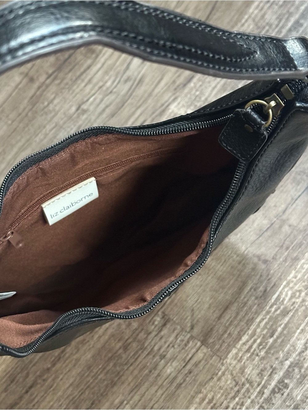 Liz Claiborne black leather boho bag Brown Interior Zippered Pouch - Picture 10 of 10
